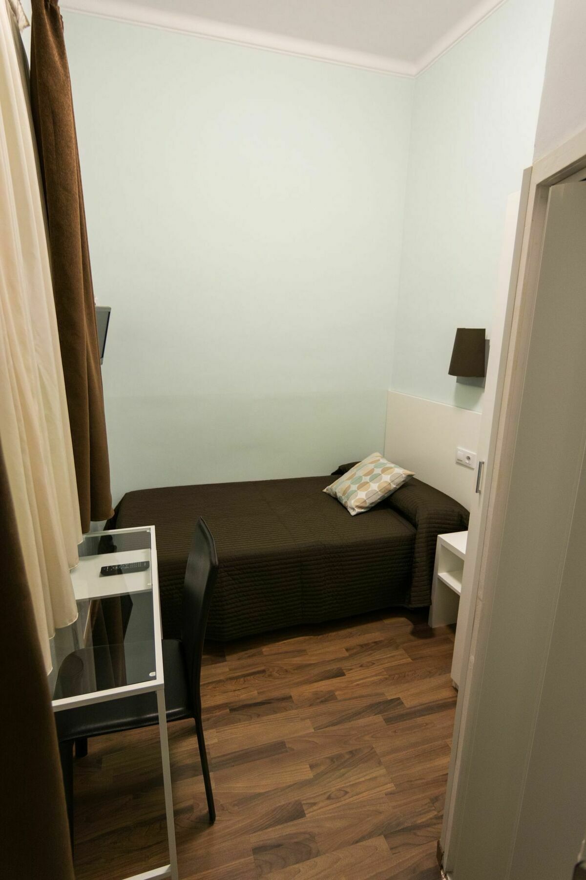 Guest house Lesseps 2*