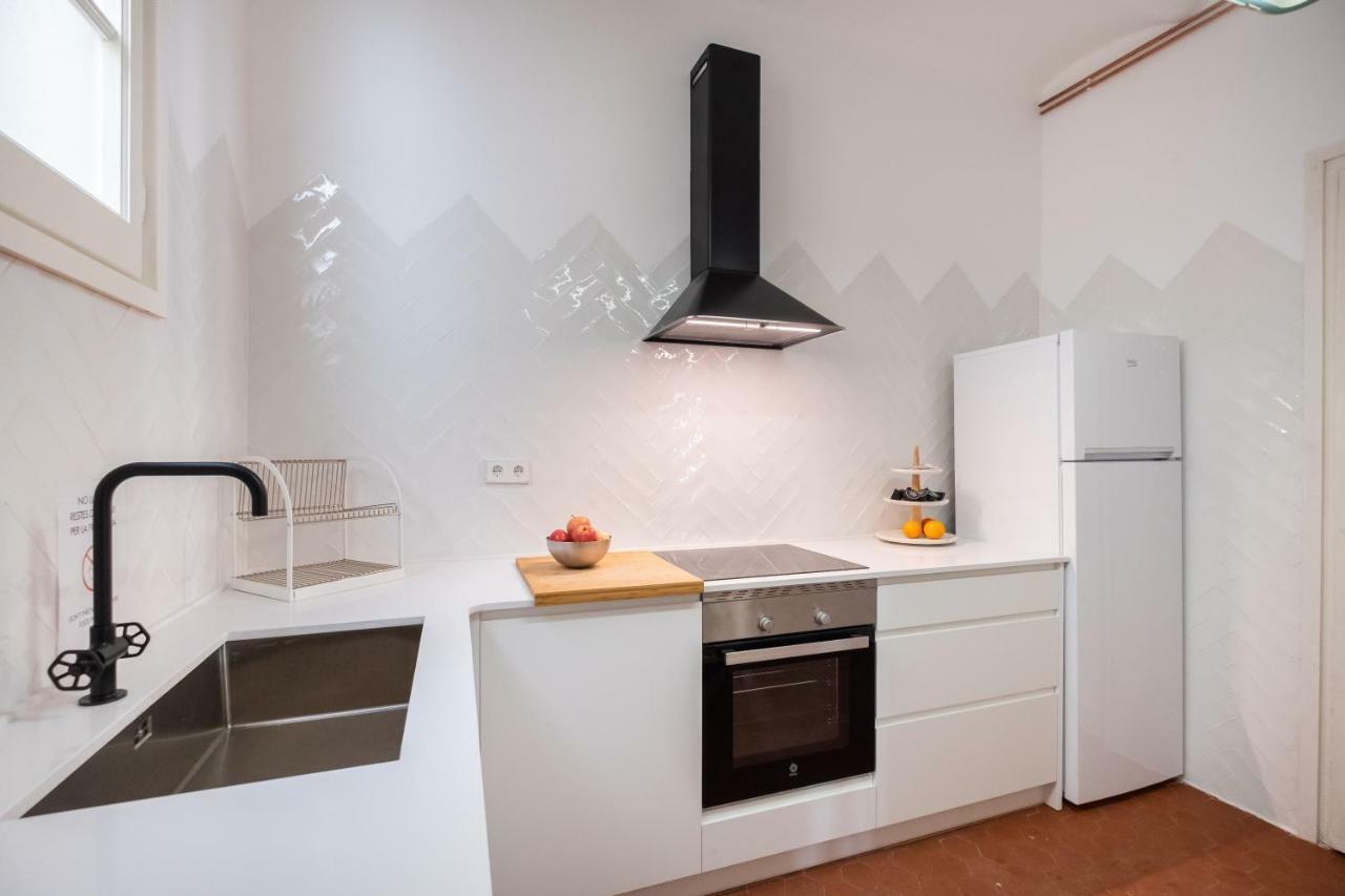 Apartment B32-sunny And Modernist For Groups In Center Barcelona