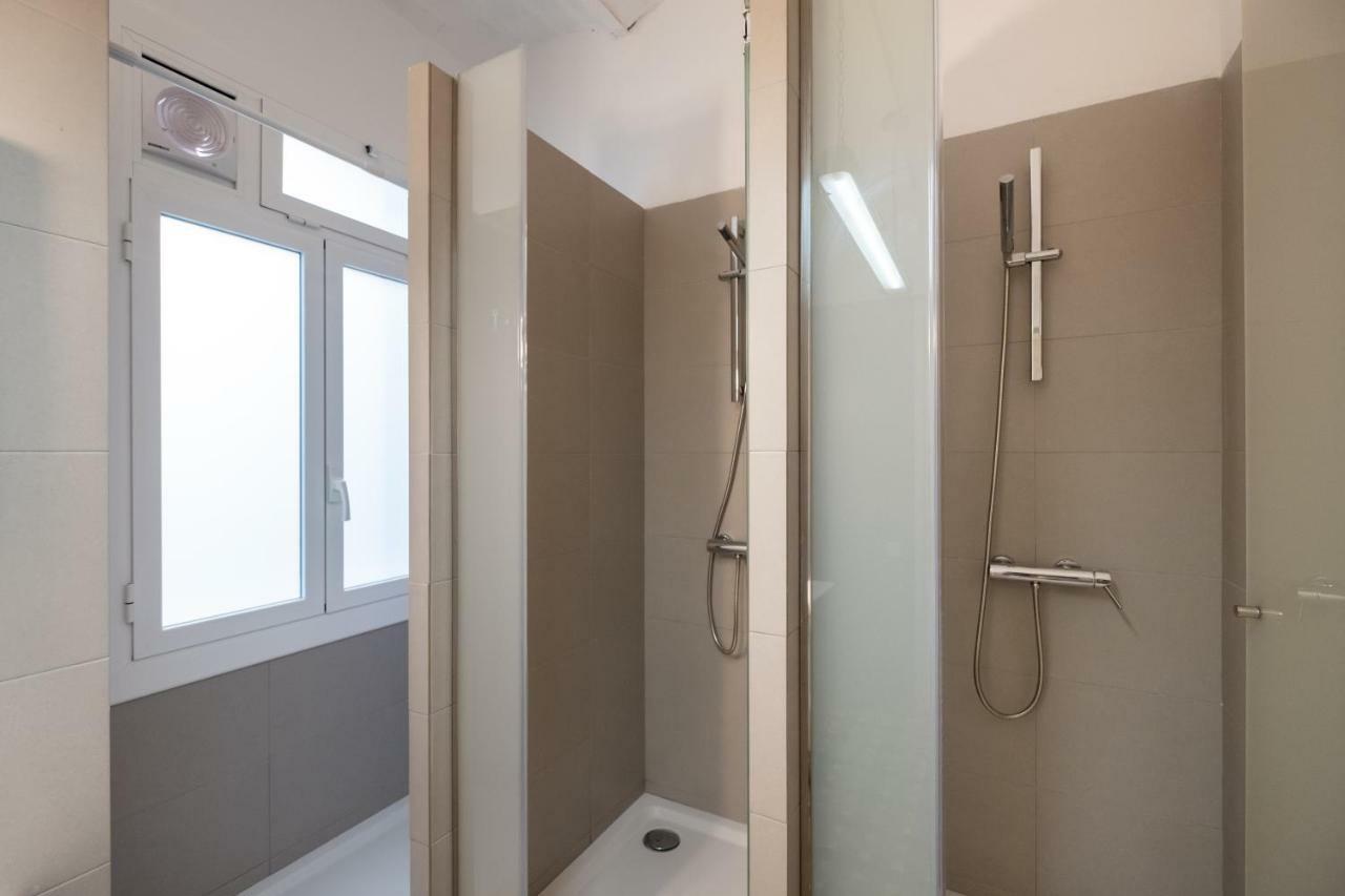 B32-sunny And Modernist For Groups In Center Apartment