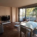 Bright & Fully Equipped 2Br Apartment, 3 Min From Beach, Surrounded By Parks