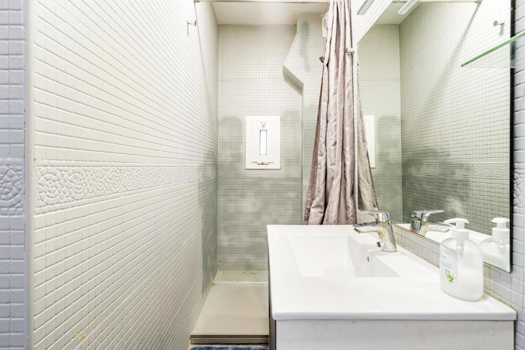 Apartment Beachside Bliss Charming 1-bedroom, Barceloneta *