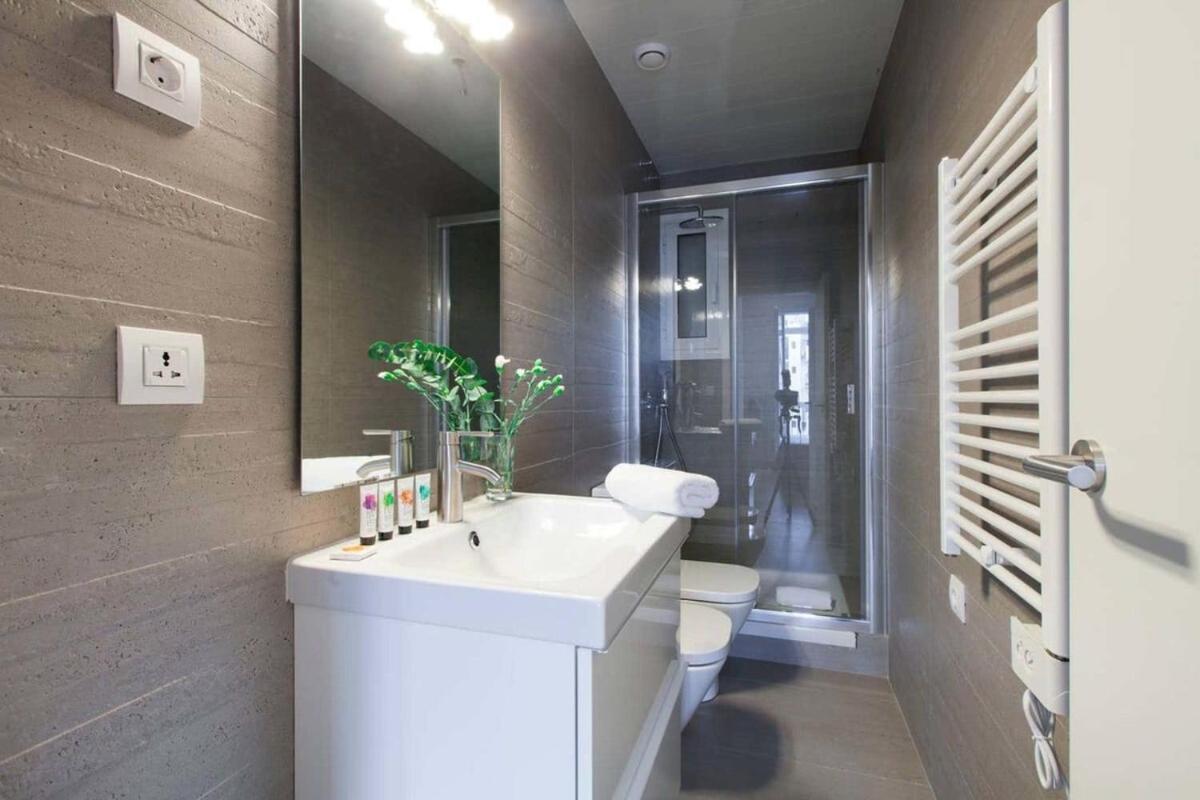 Perfectly Located 4bed 4bath In Eixample Apartment Barcelona