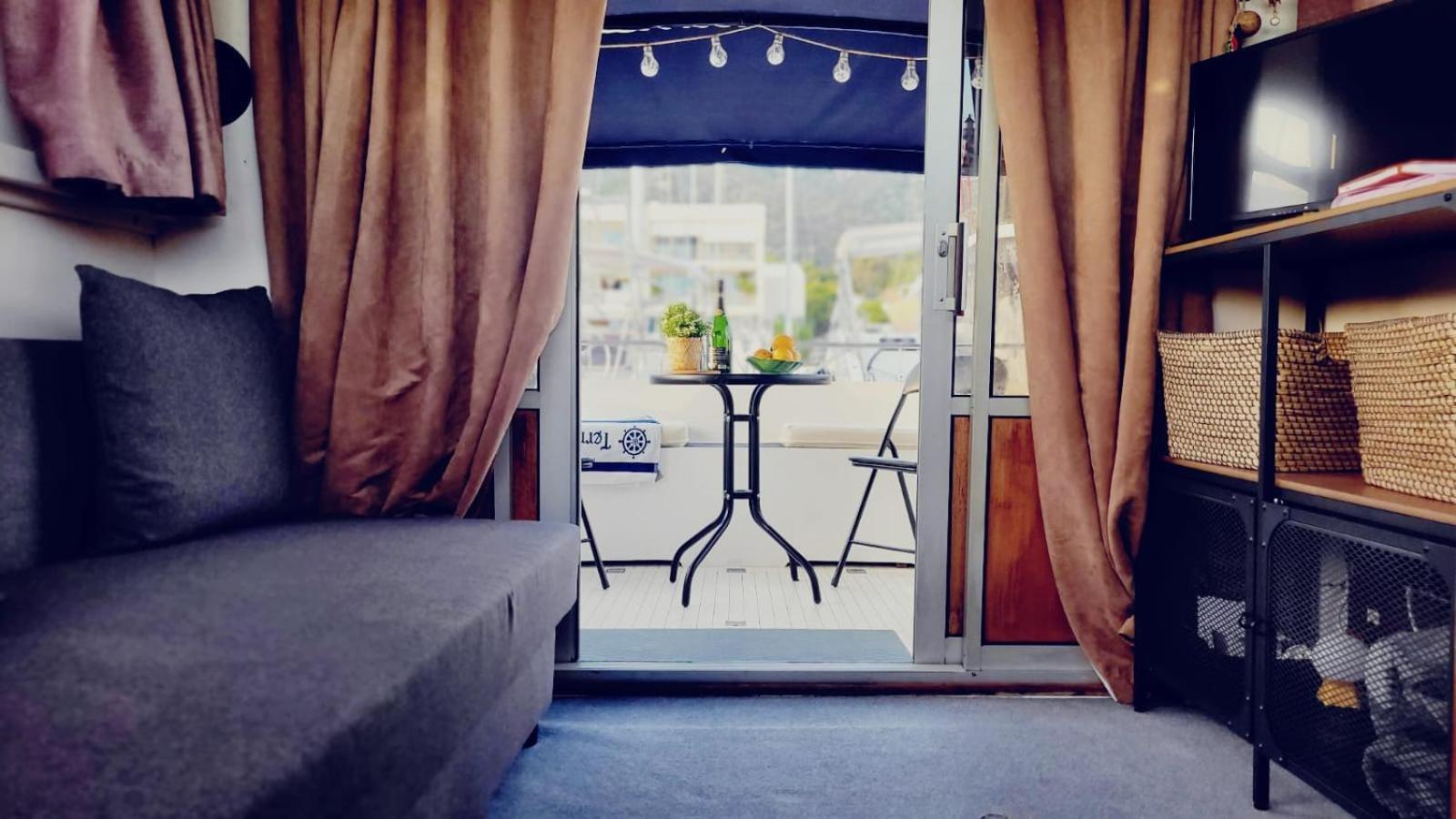 Cosy And Homey Houseboat Castelldefels Botel *