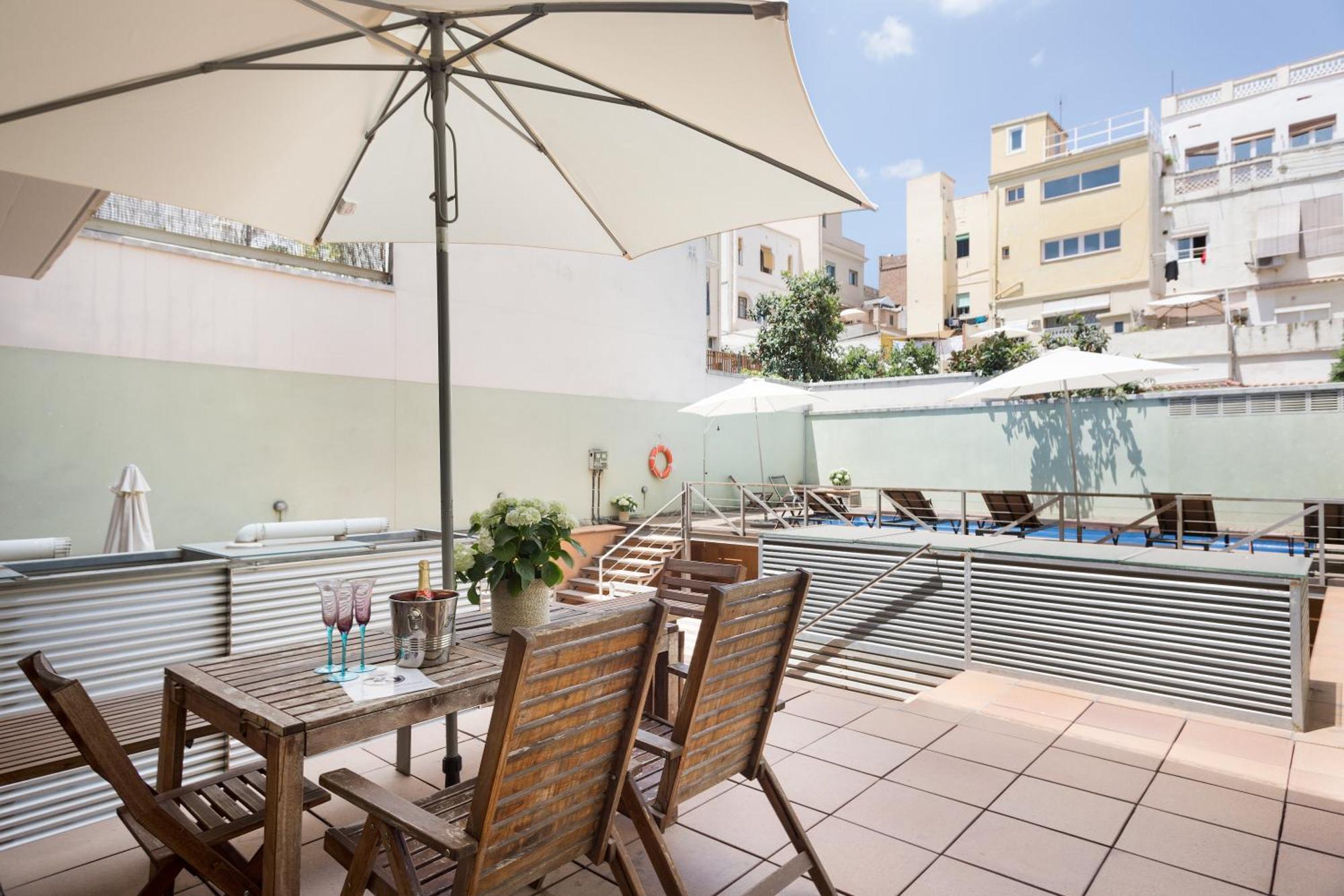 My Space Emirates - Bright In Gracia With Shared Pool Apartamento Barcelona