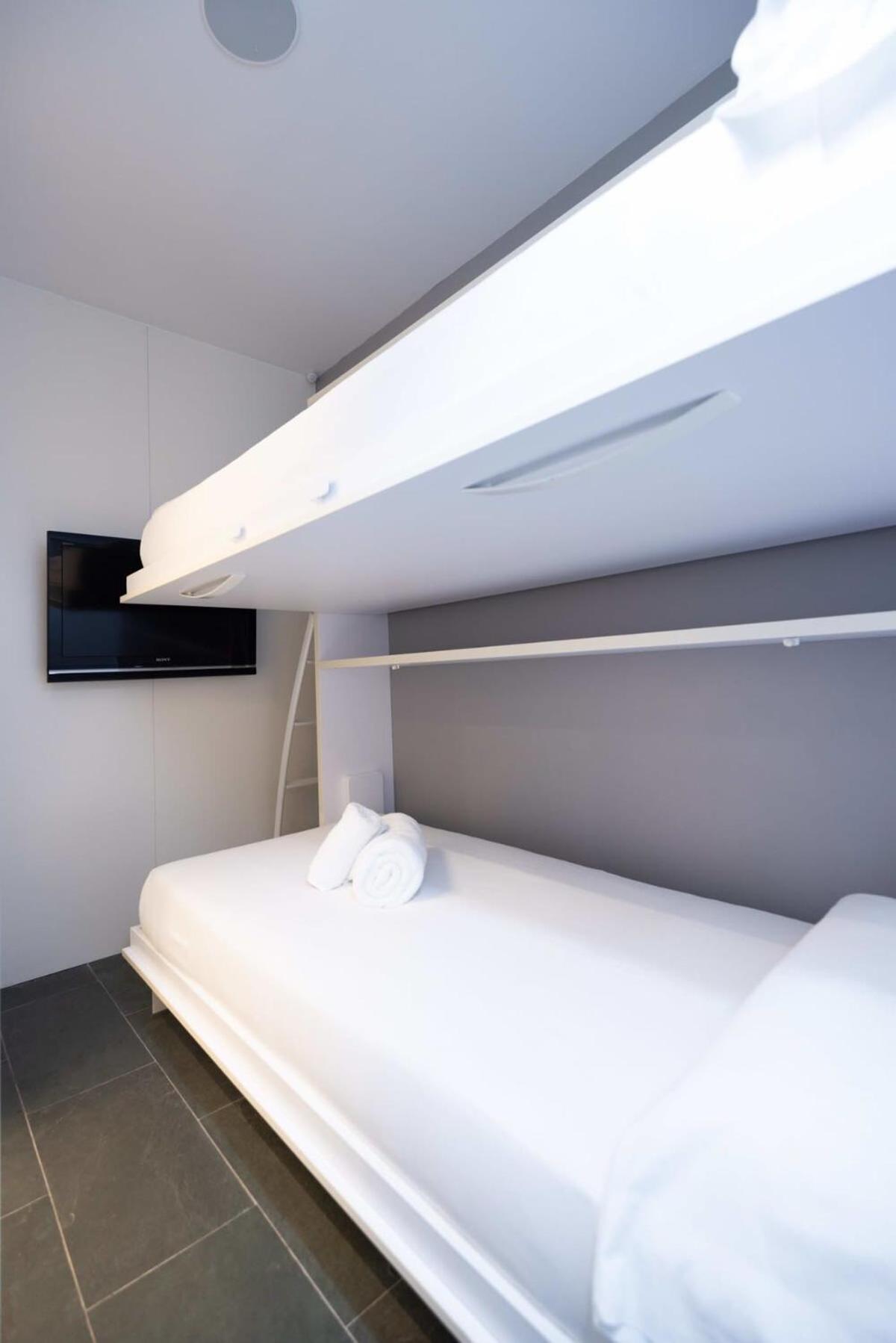 Ampersand - Bright 2-bedroom Apartment *