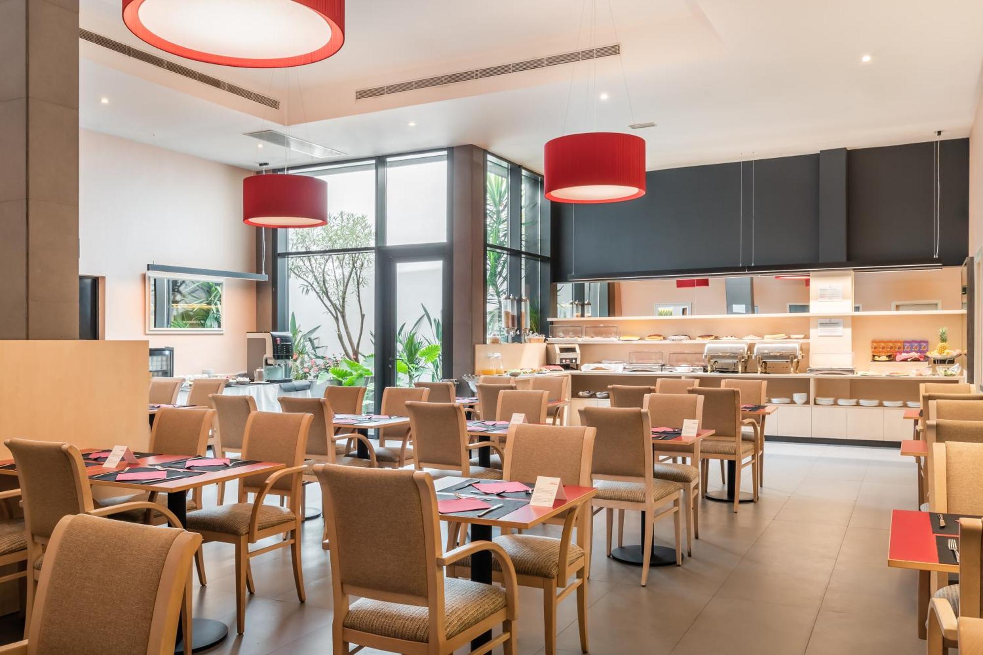Hotel Petit Palace Trencadis 4*