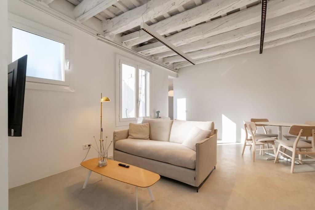 Lively 1 Bdr With Private Terrace Born Apartment *