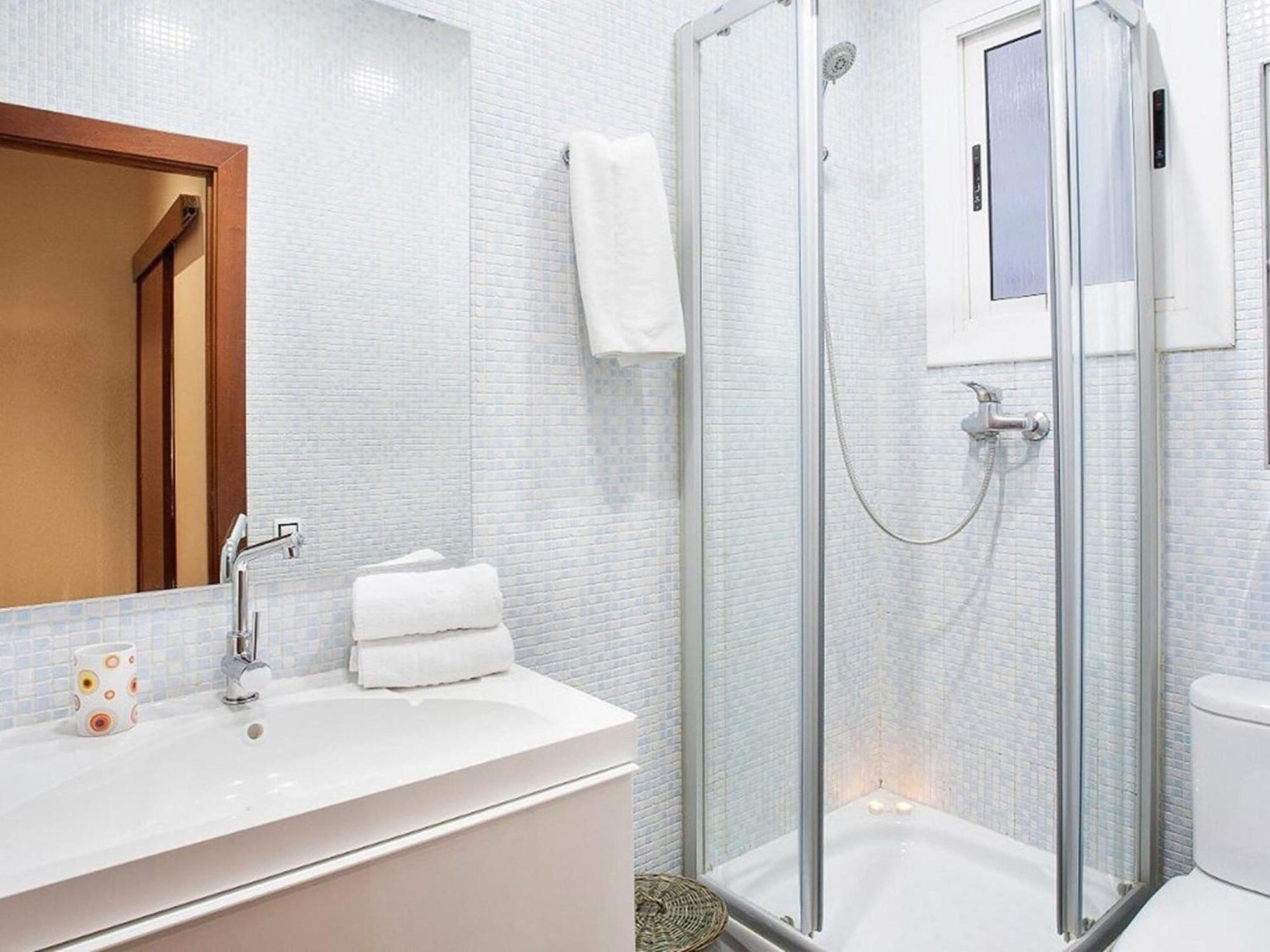 Modern With Balcony Or Terrace Apartment Barcelona