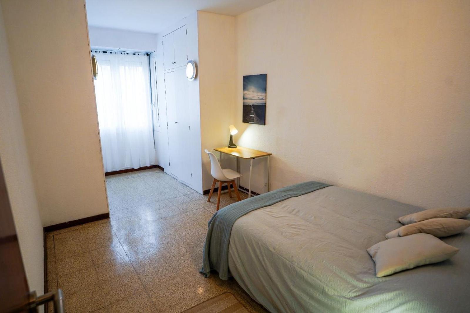 Privada En Piso Compartido Lepanto Albergue Barcelona