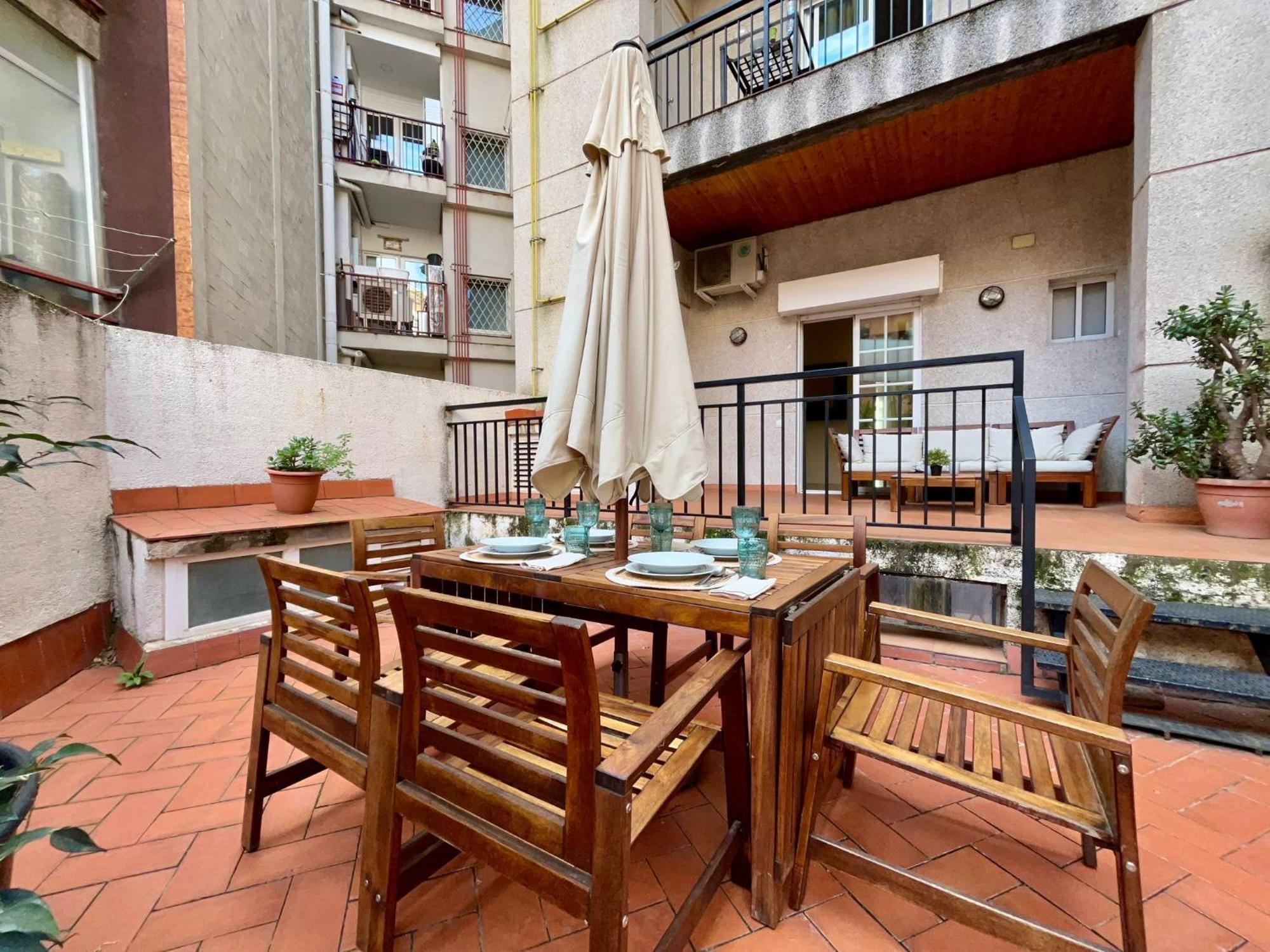 Urban Town Terrace Apartment *