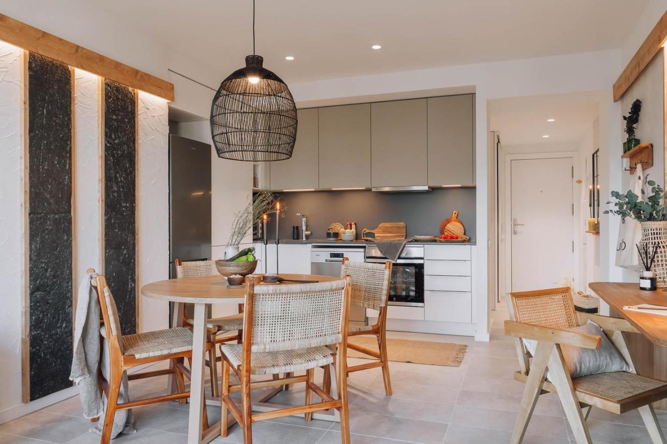 Ferrat - 3 Bedrooms In Eixample Esquerra
