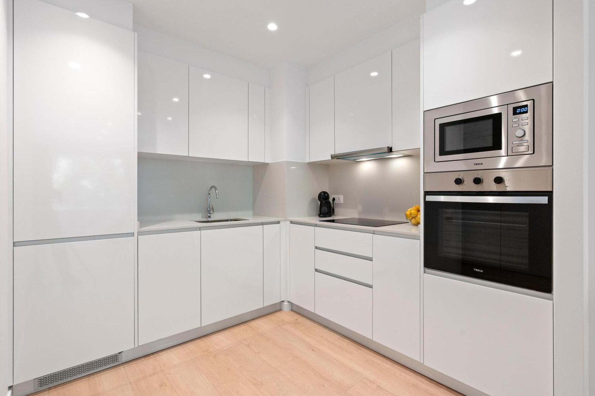 Apartment Modern Oasis 1br With Rooftop Pools & Parking