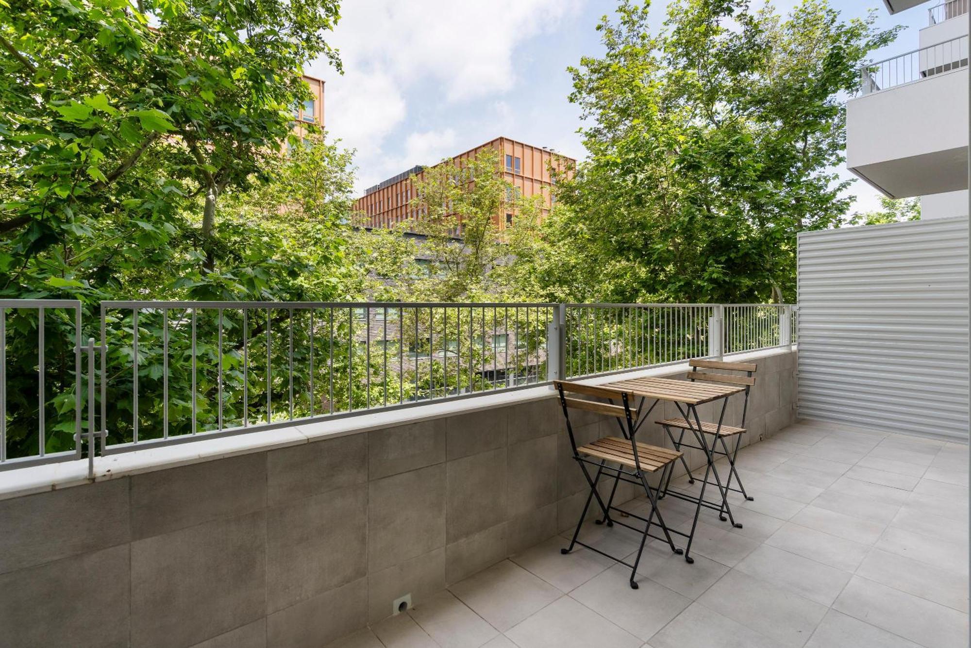 Apartment Modern Oasis 1br With Rooftop Pools & Parking Barcelona