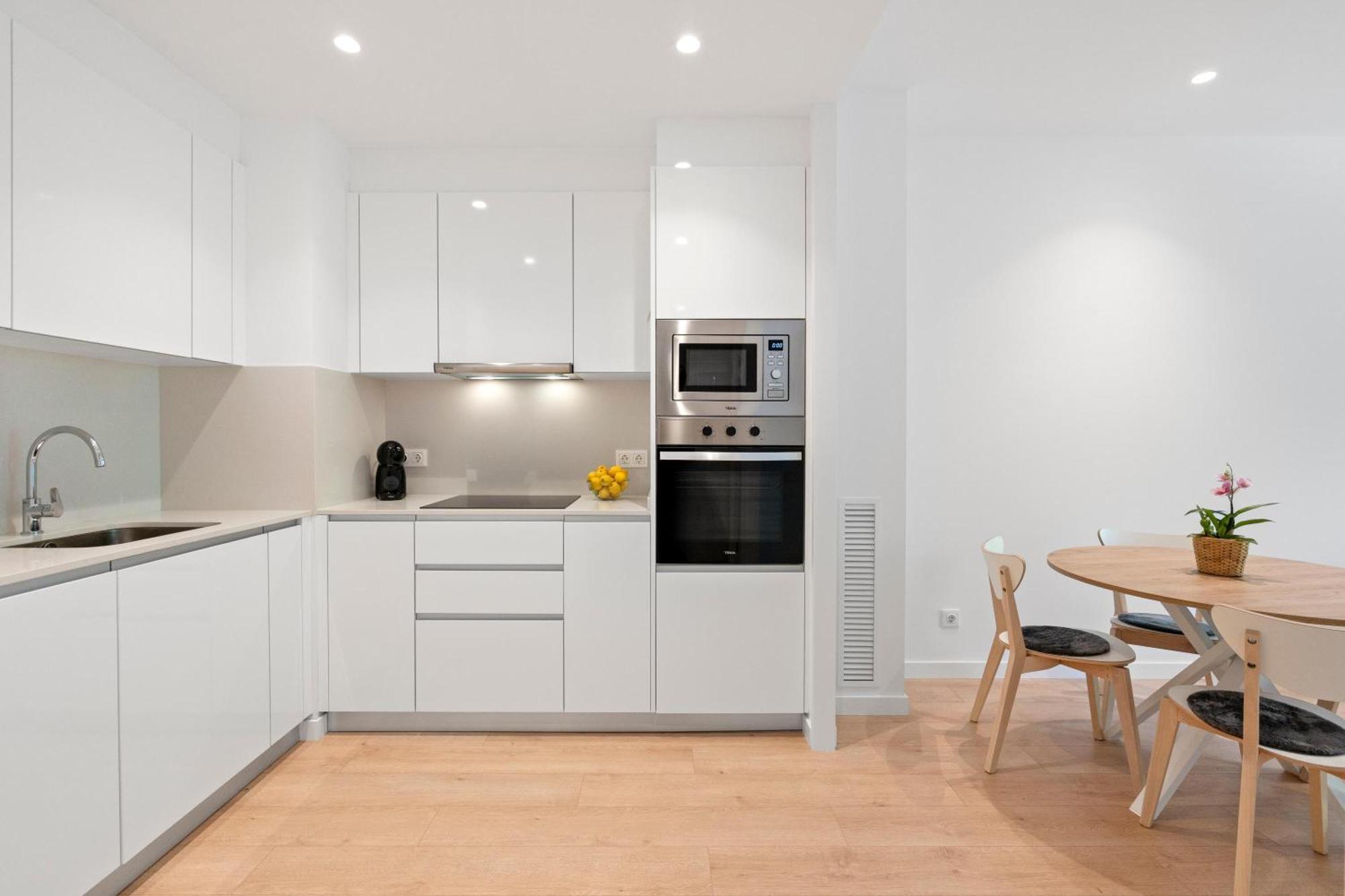 Modern Oasis 1br With Rooftop Pools & Parking Apartment Barcelona
