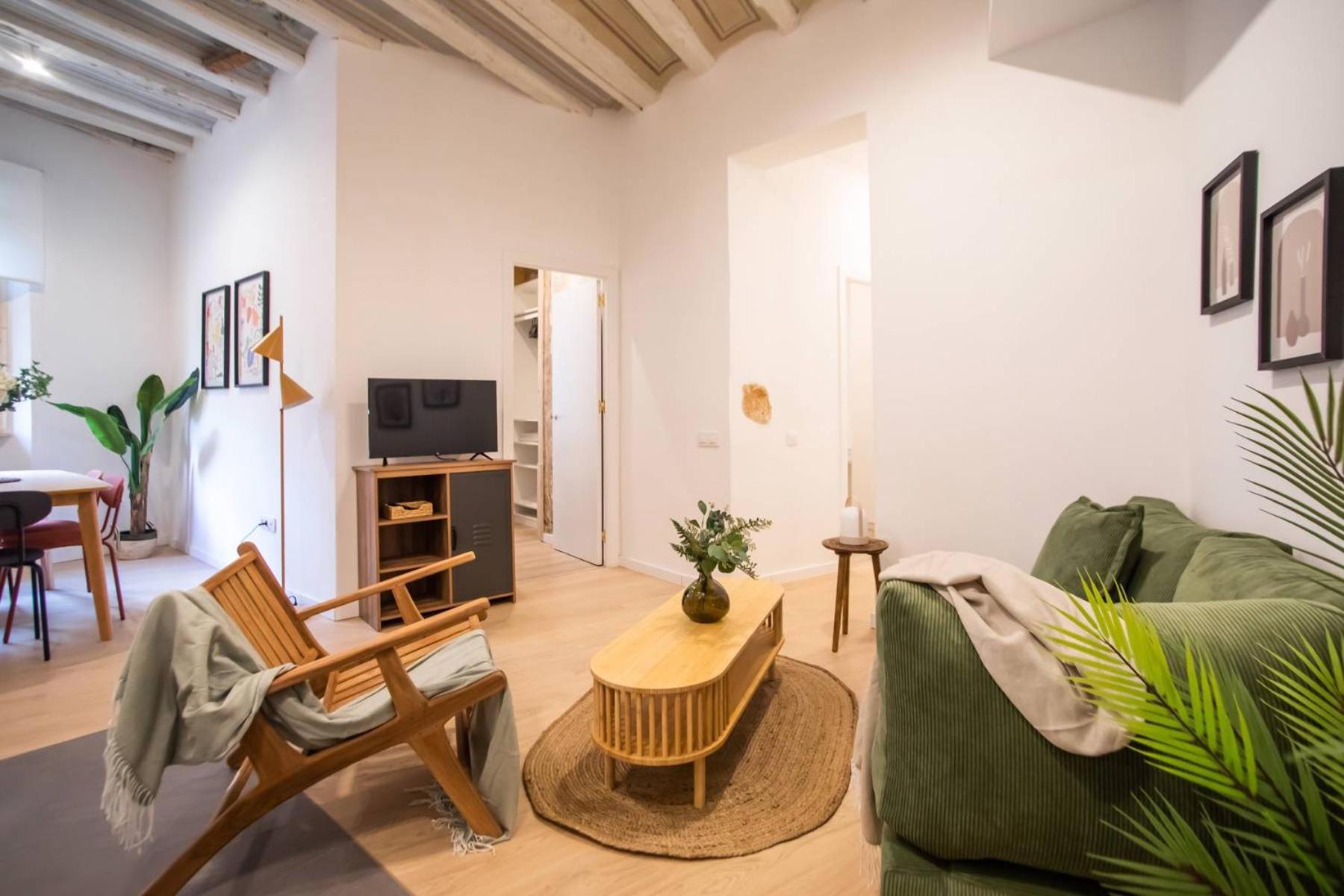 12ara1093- New & Spacious 3br Flat Apartment *