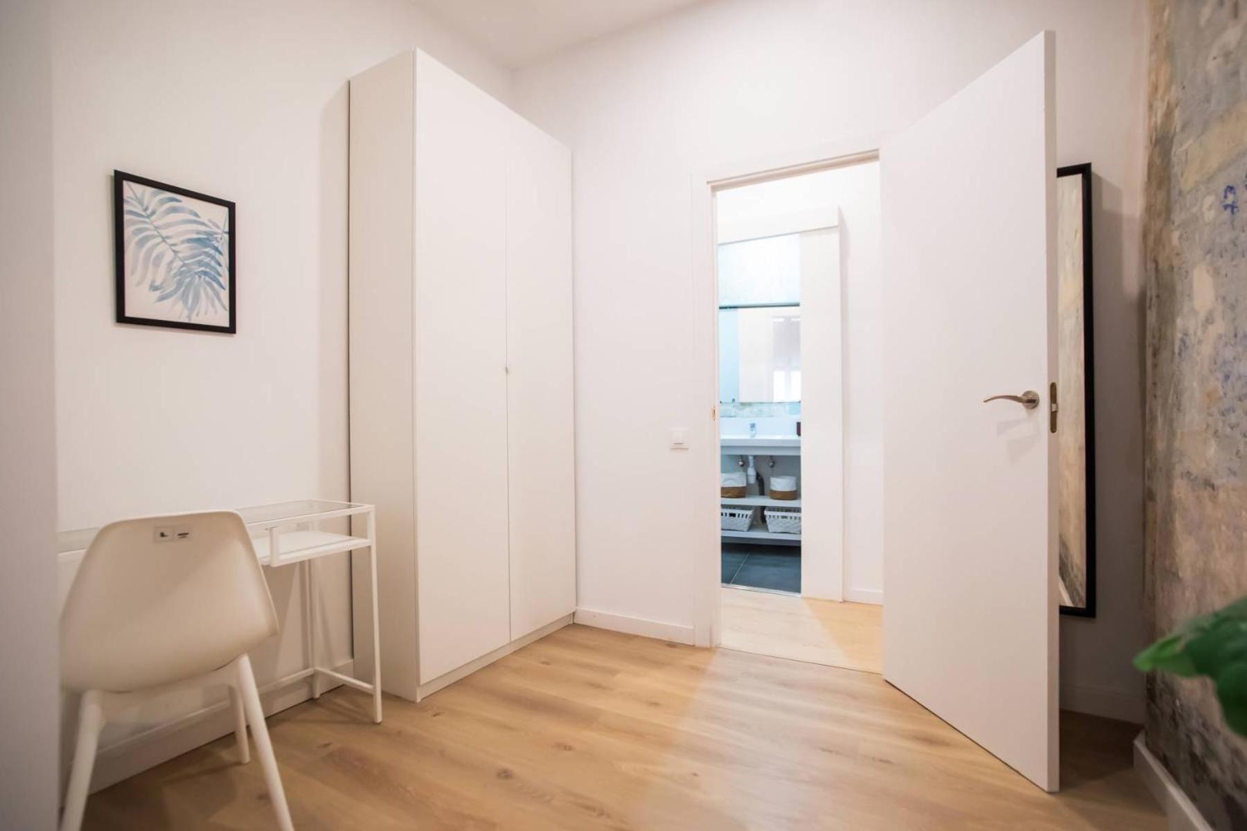 12ara1093- New & Spacious 3br Flat Apartment