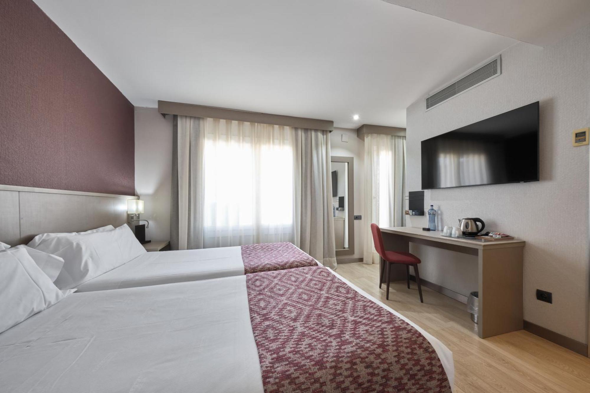 Catalonia Park Gueell Hotel 3*