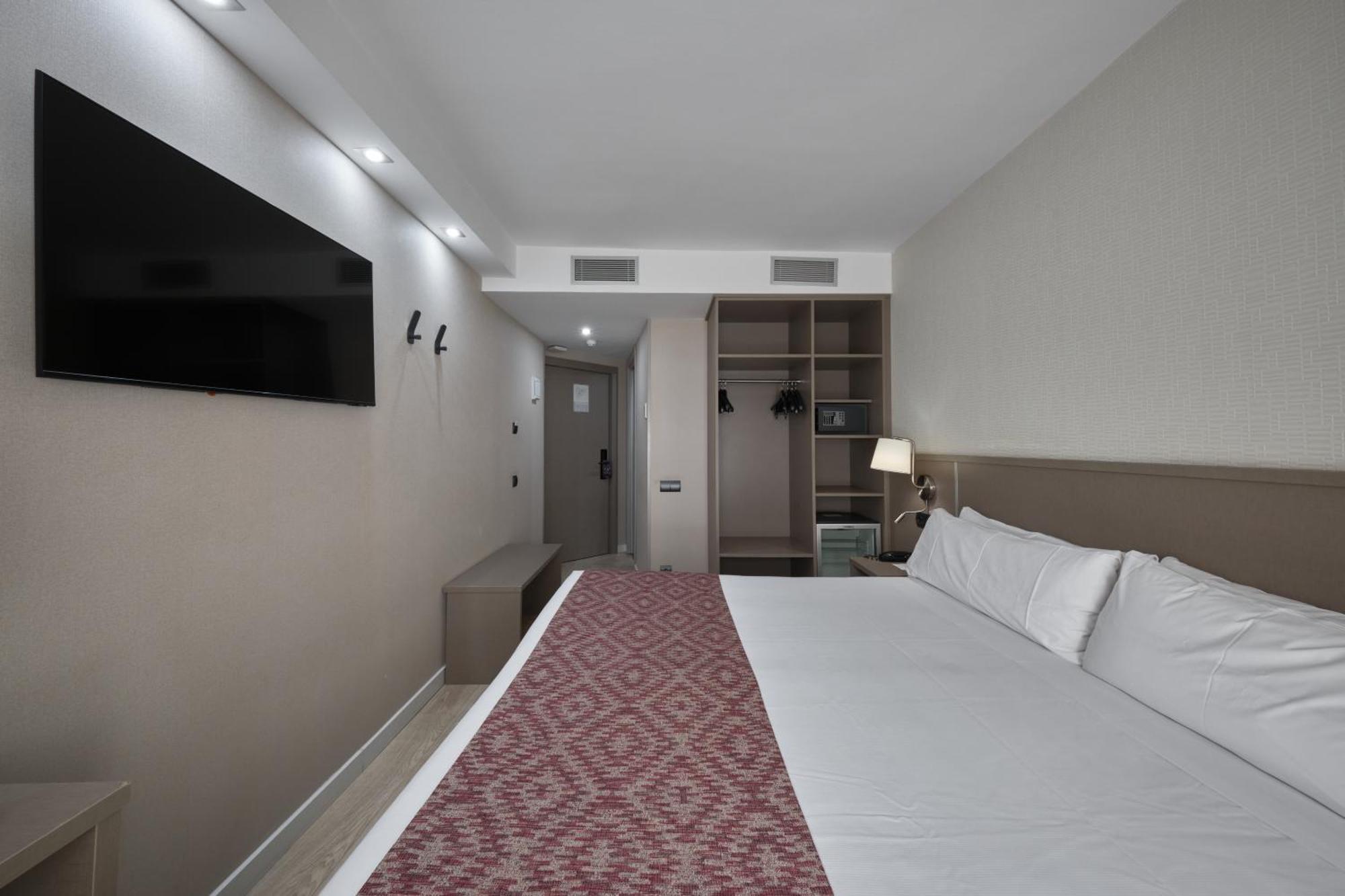 Catalonia Park Gueell Hotel