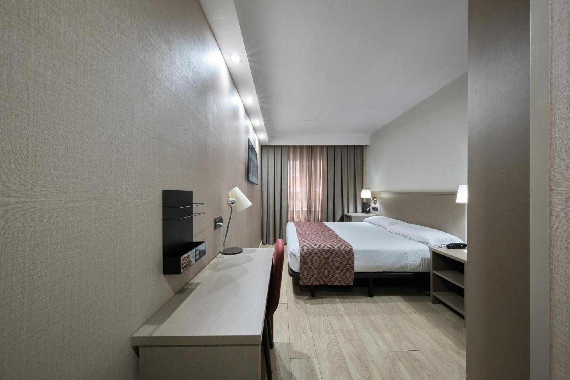 Catalonia Park Gueell Hotel 3*