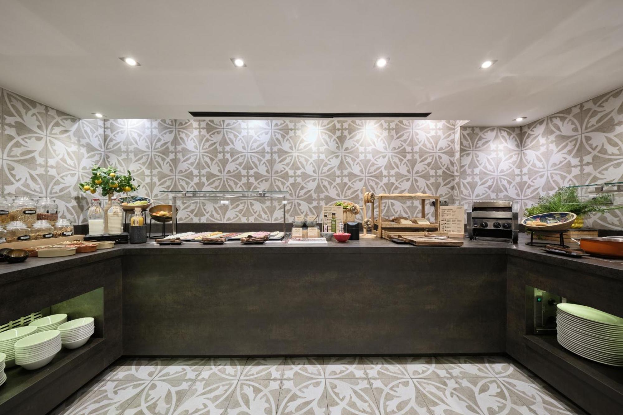 Hotel Catalonia Park Gueell 3*