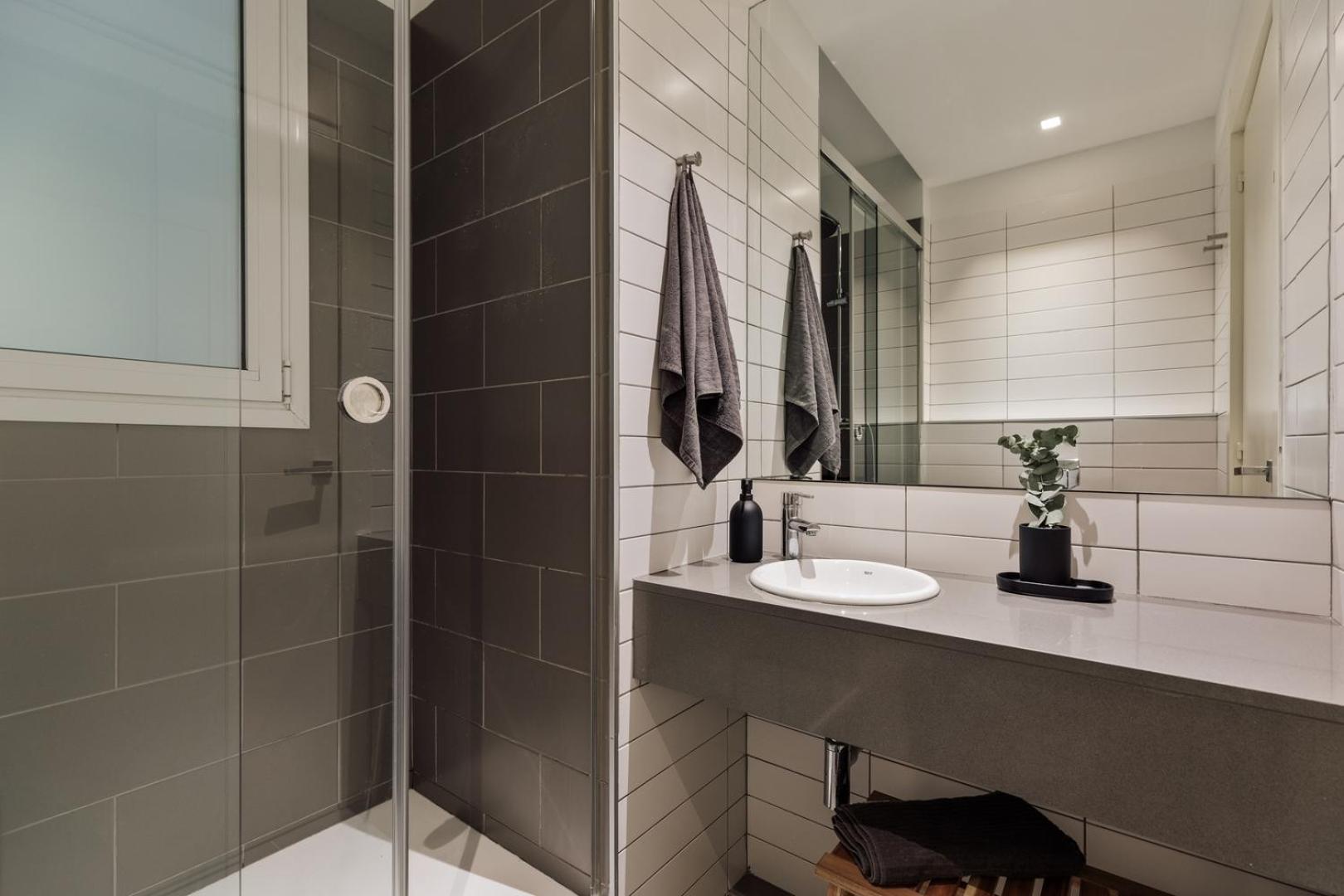 Levia - 3 Bedrooms And Balcony In Eixample Esquerra Apartment *