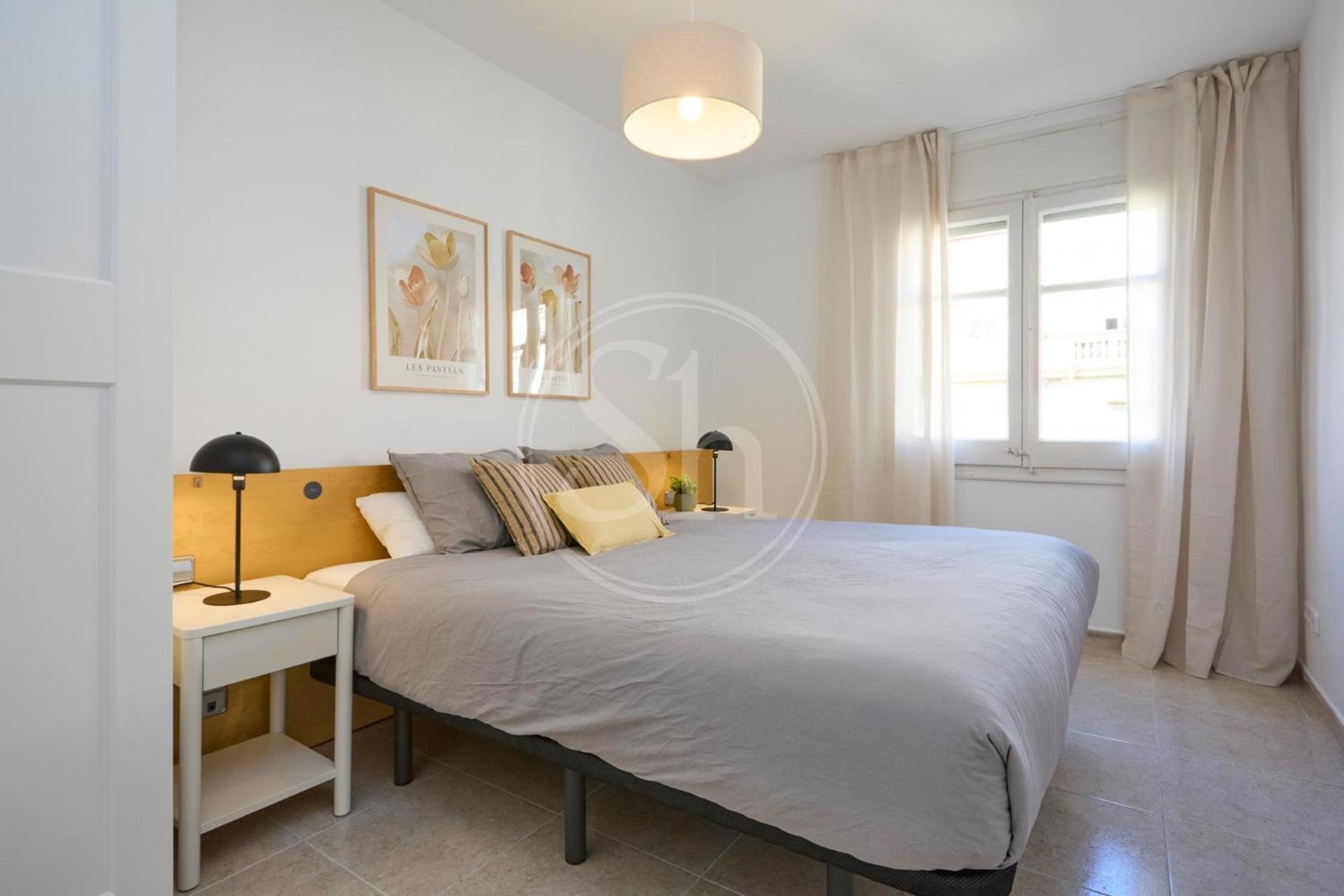 Luminescent Valencia Apartment