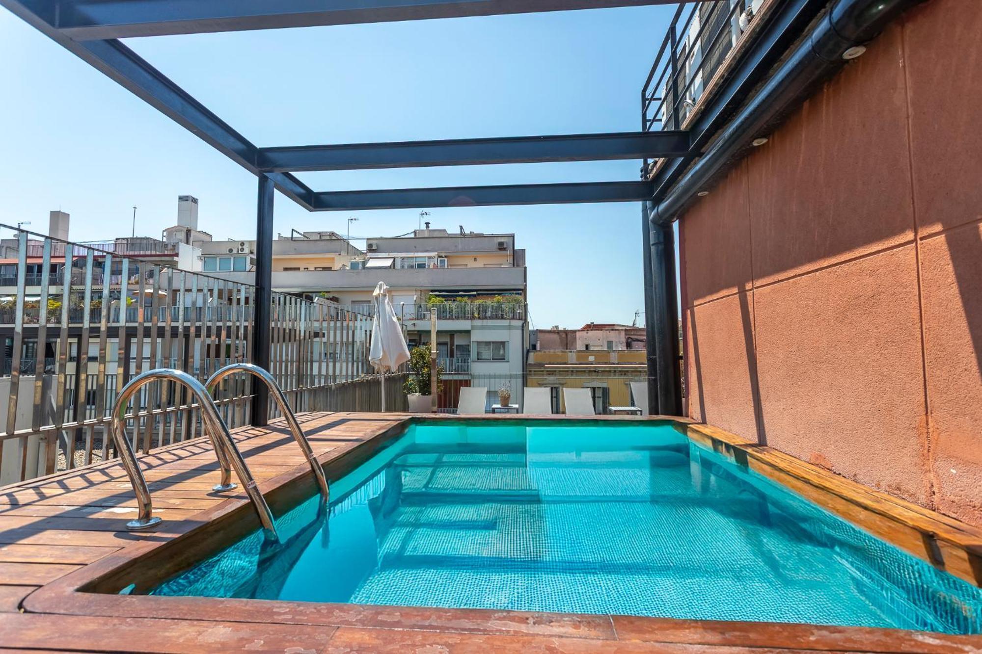 My Space Emirates - Fully Equipped Near The With Shared Pool Appartement *