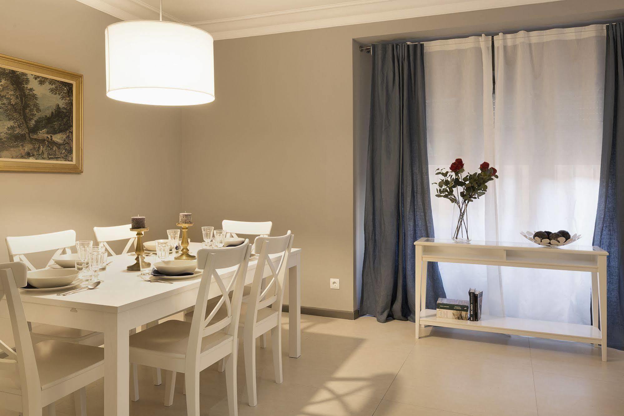 Nextdoor Miro Apartment