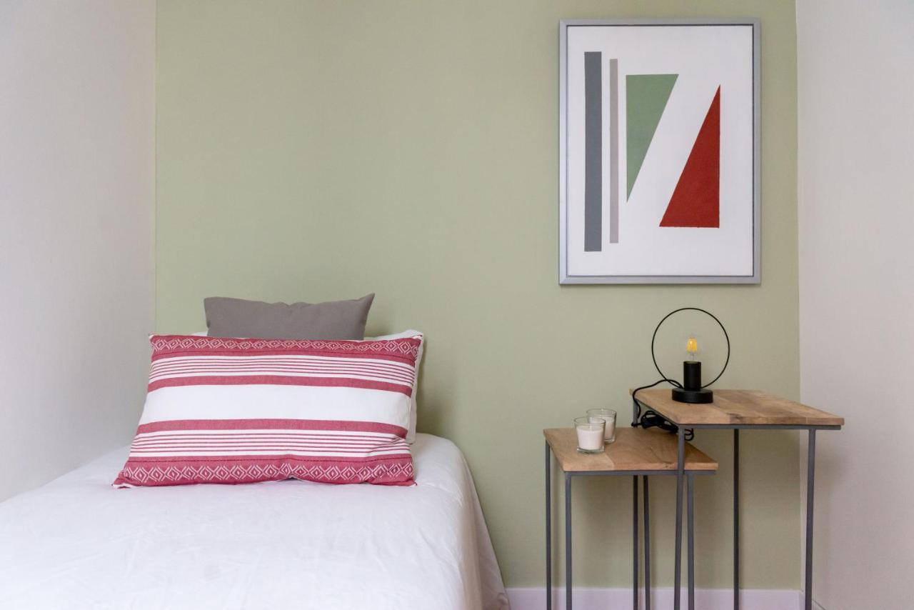Diagonal Apartments By Olala Homes *