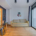 Modern And Bright Apartment In Eixample 2-1