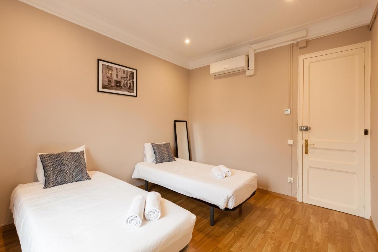 Key Bcn 4o1a 10p 5h Apartment Barcelona