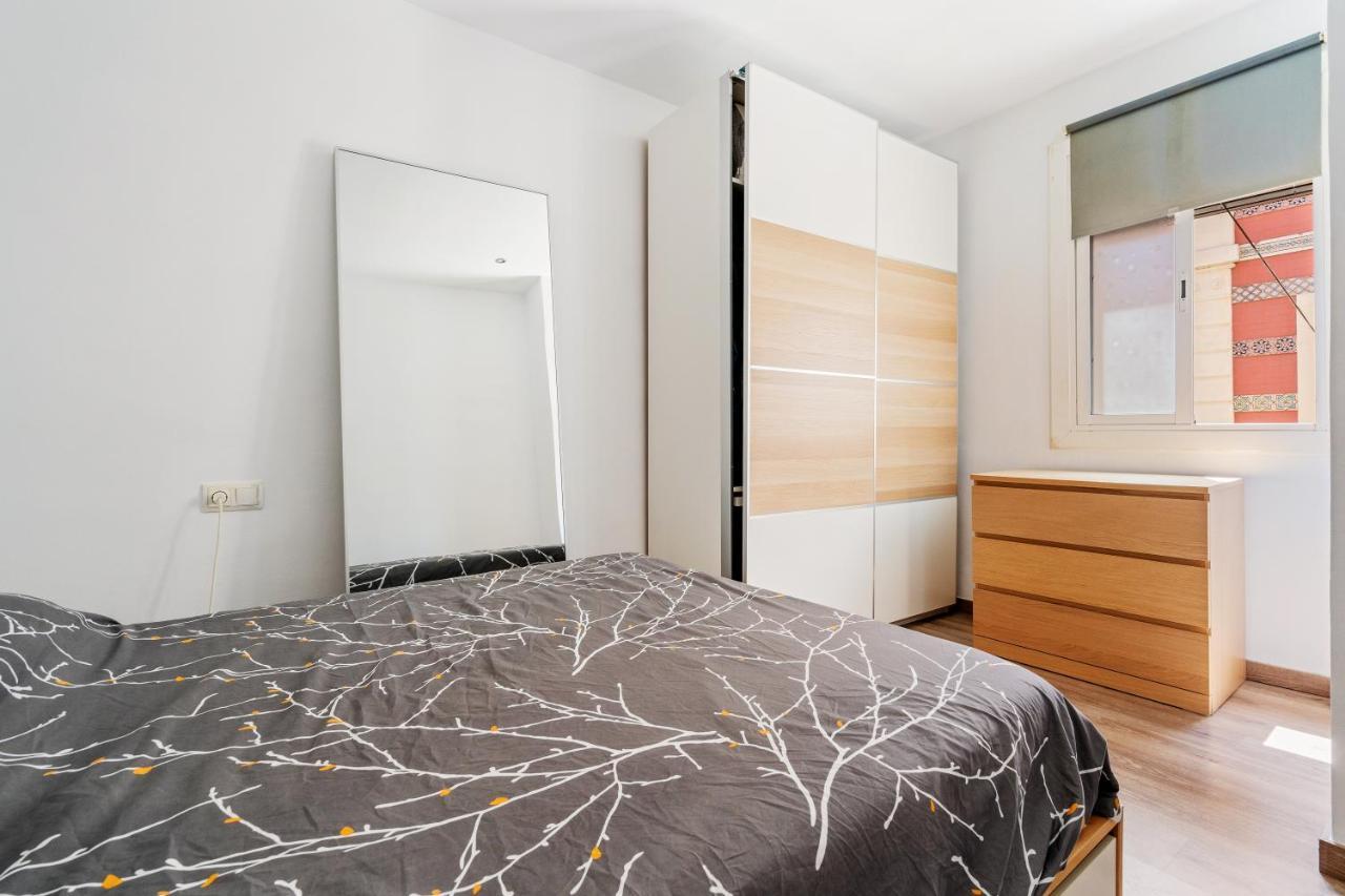 Beachside Bliss Charming 1-bedroom, Barceloneta Apartment