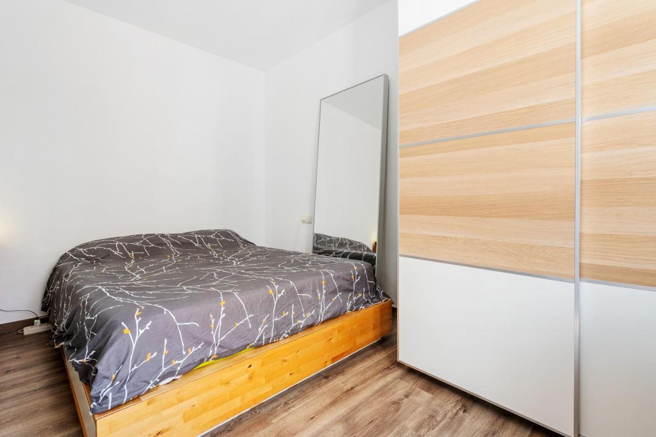 Beachside Bliss Charming 1-bedroom, Barceloneta Apartment *