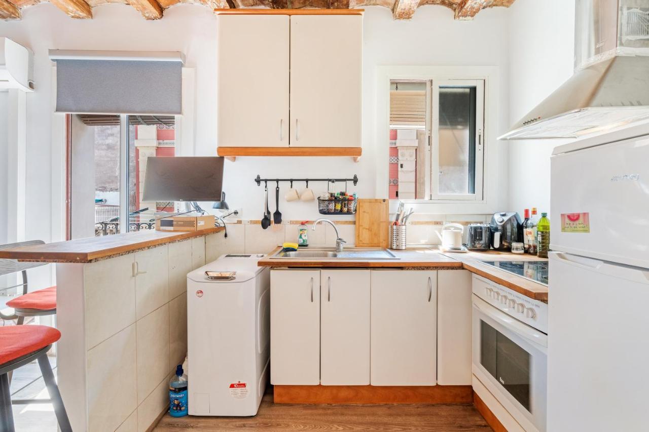 Beachside Bliss Charming 1-bedroom, Barceloneta Apartment *