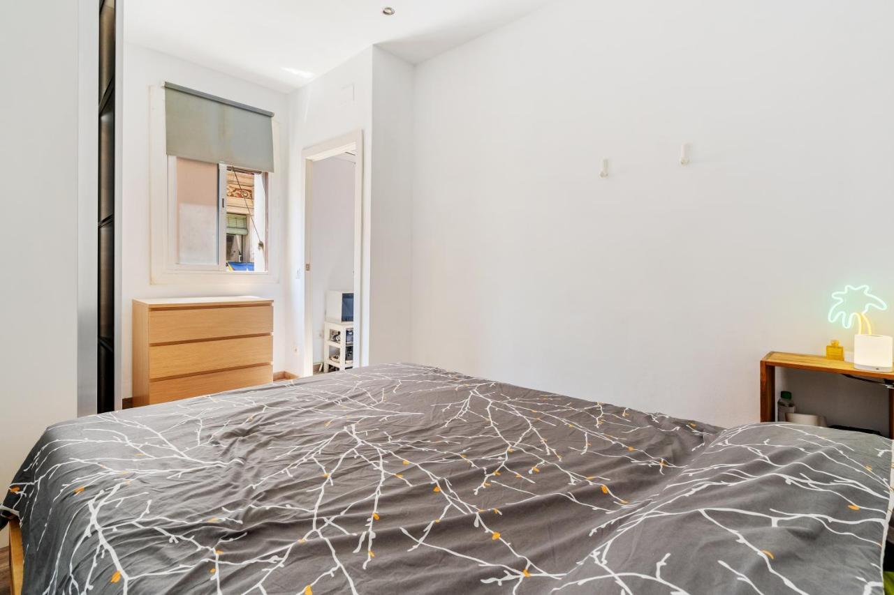 Beachside Bliss Charming 1-bedroom, Barceloneta Apartment *