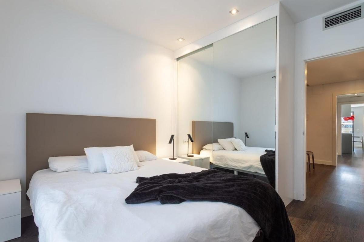 3-bedroom Penthouse With Terrace In Eixample * Barcelona