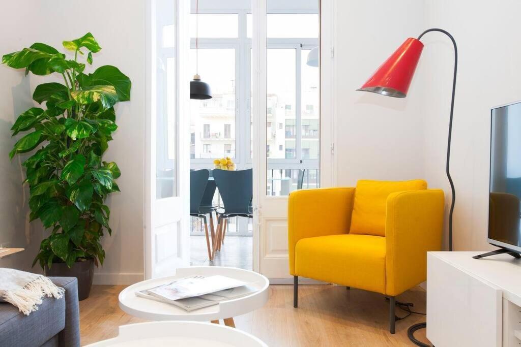 Paseo De Gracia Spacious 4bd - 4bth Apartment