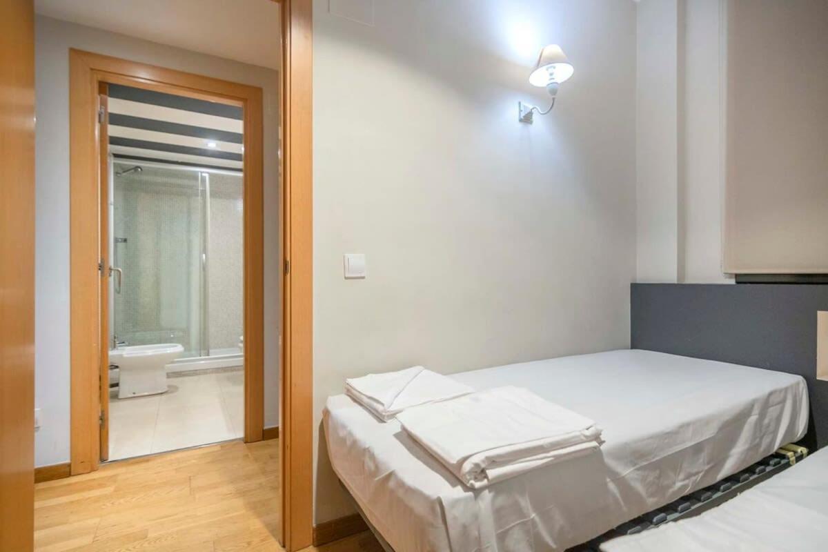 Modern And Bright In Eixample 2-1 Apartment