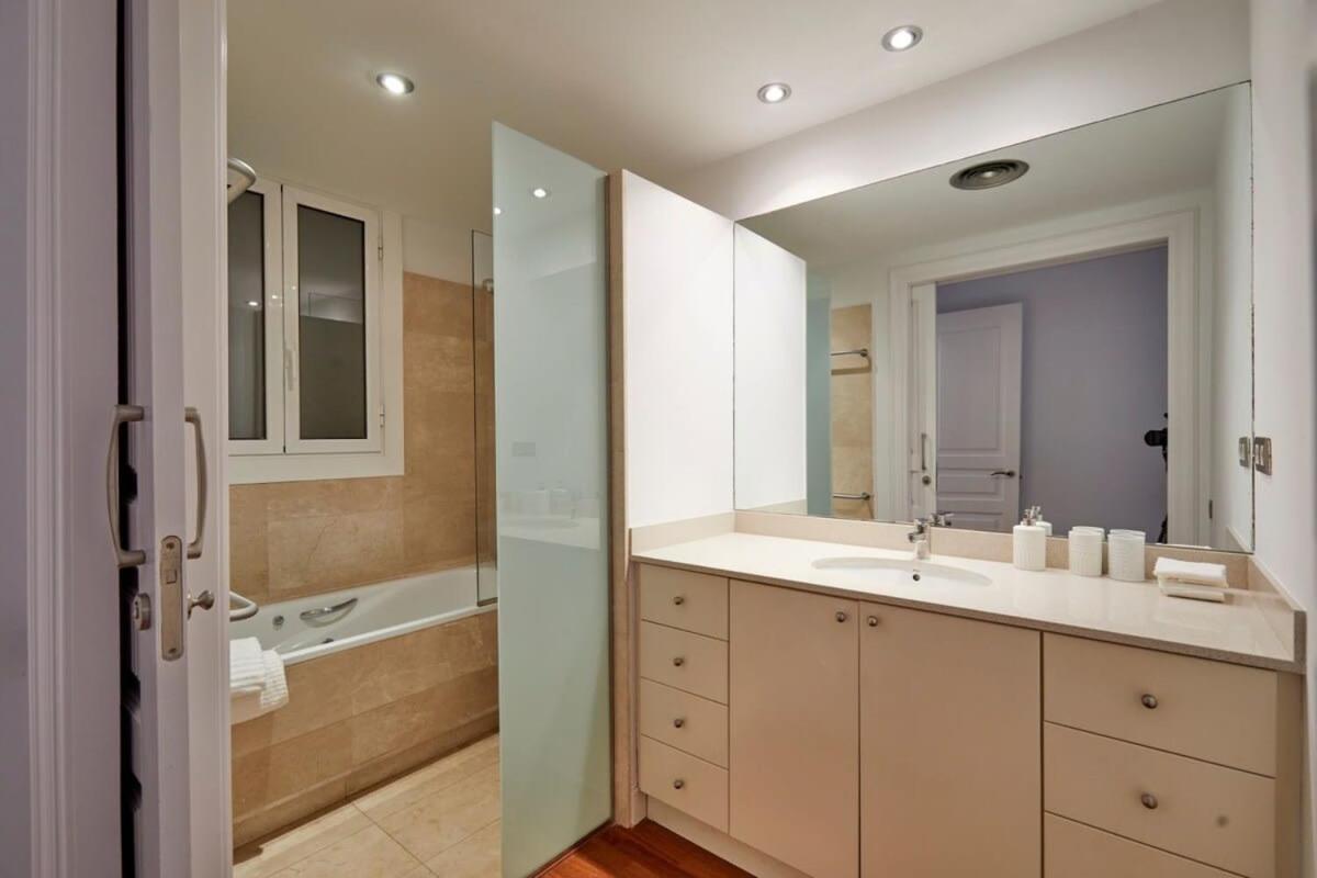 Classy 3bd - 2bth With Private Patio In Eixample