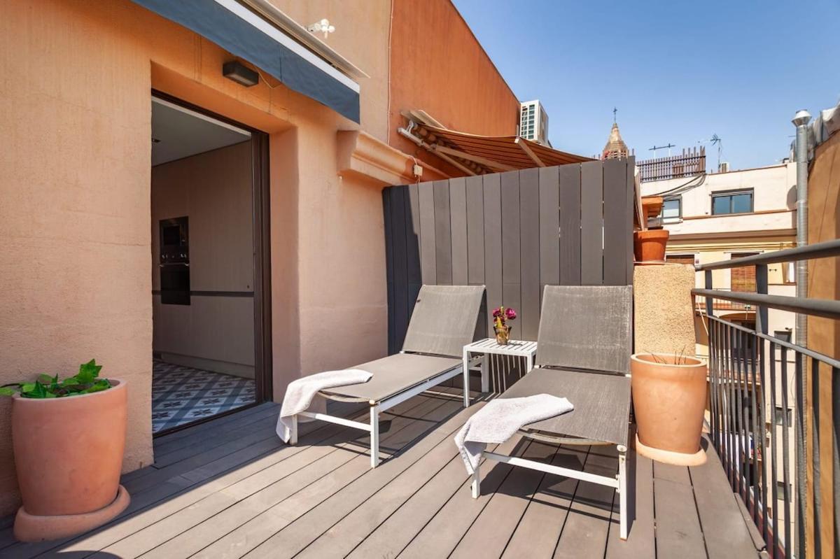 Apartment 3-bedroom Penthouse With Terrace In Eixample
