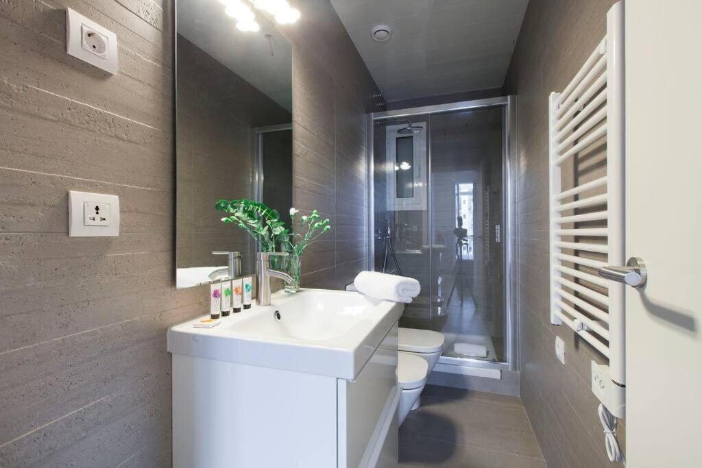 Paseo De Gracia Spacious 4bd - 4bth * Barcelona