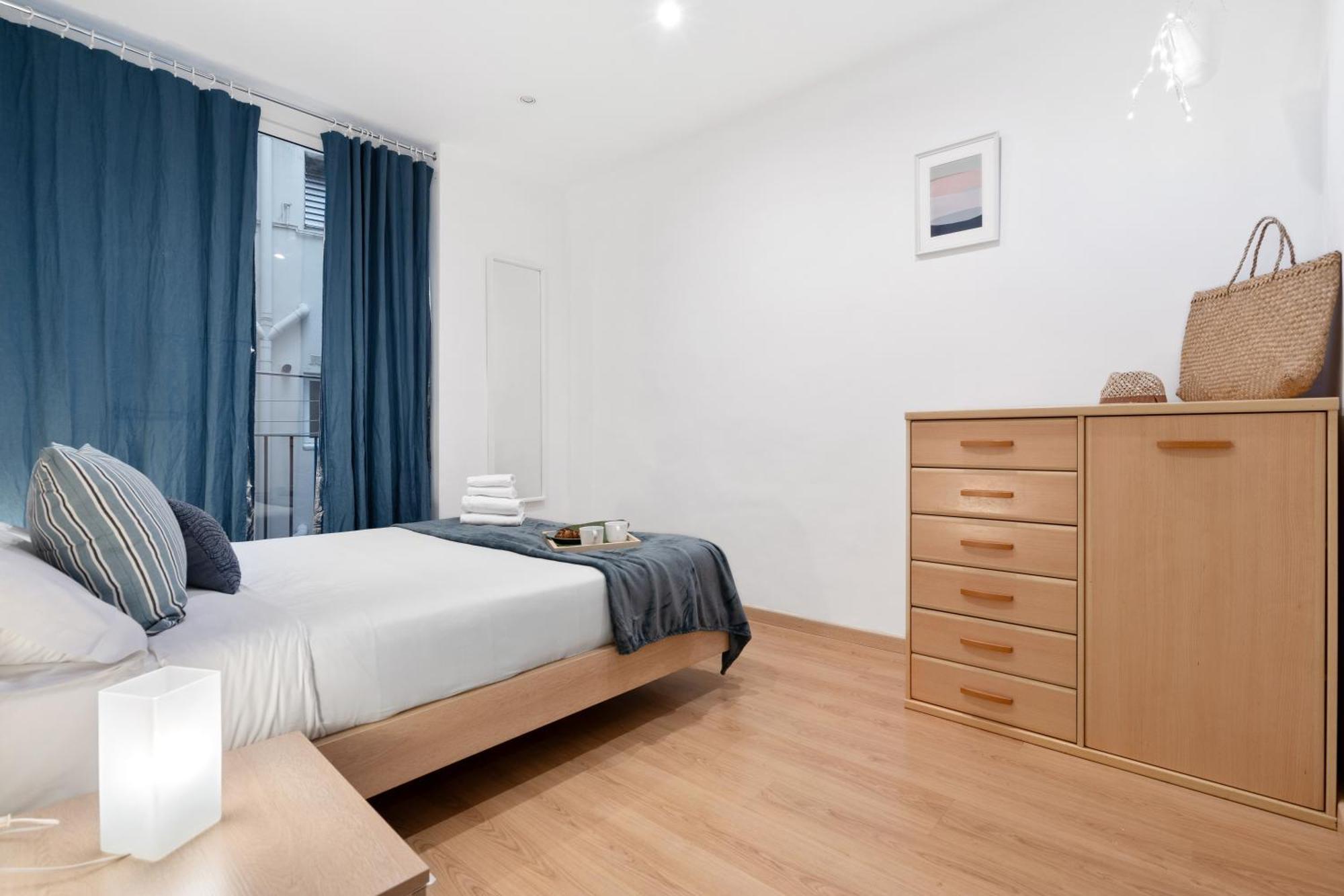Recently Renovated 2 Bedroom In Eixample Apartment *