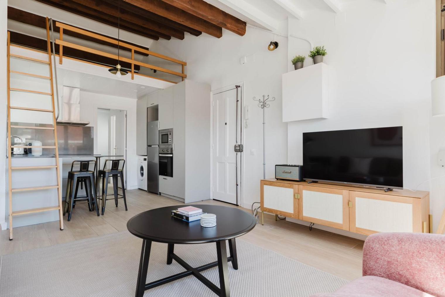 Blueground Galvany Furnished Penthouse Bcn-135 * Barcelona