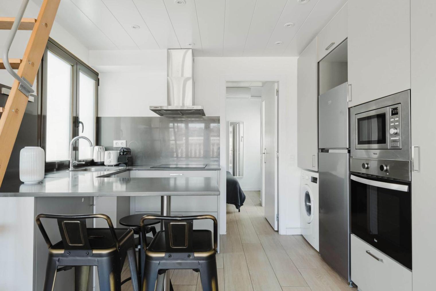 Blueground Galvany Furnished Penthouse Bcn-135