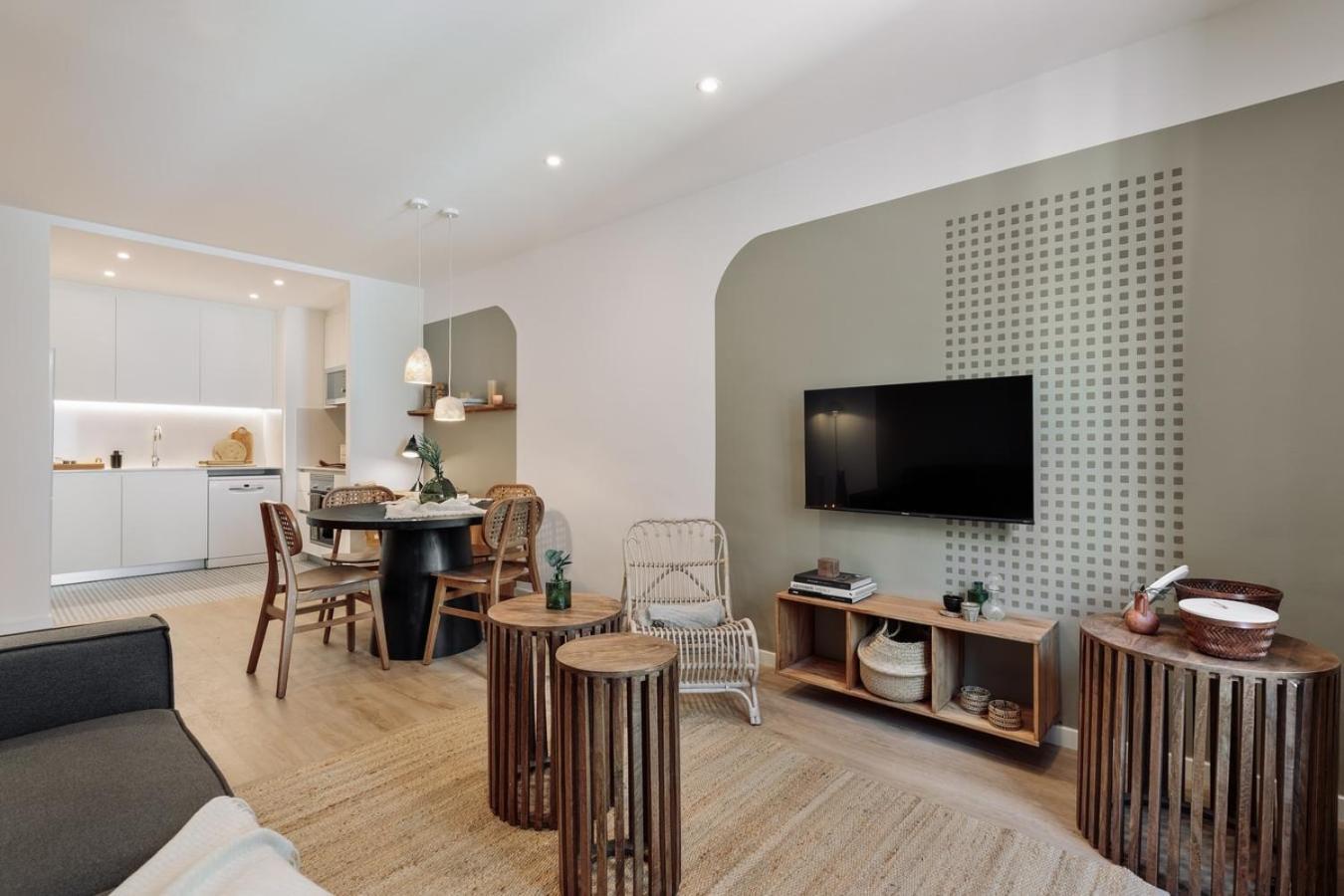 Eboli - 3 Bedrooms, Balcony And Terrace In Ciutat Vella Apartment *