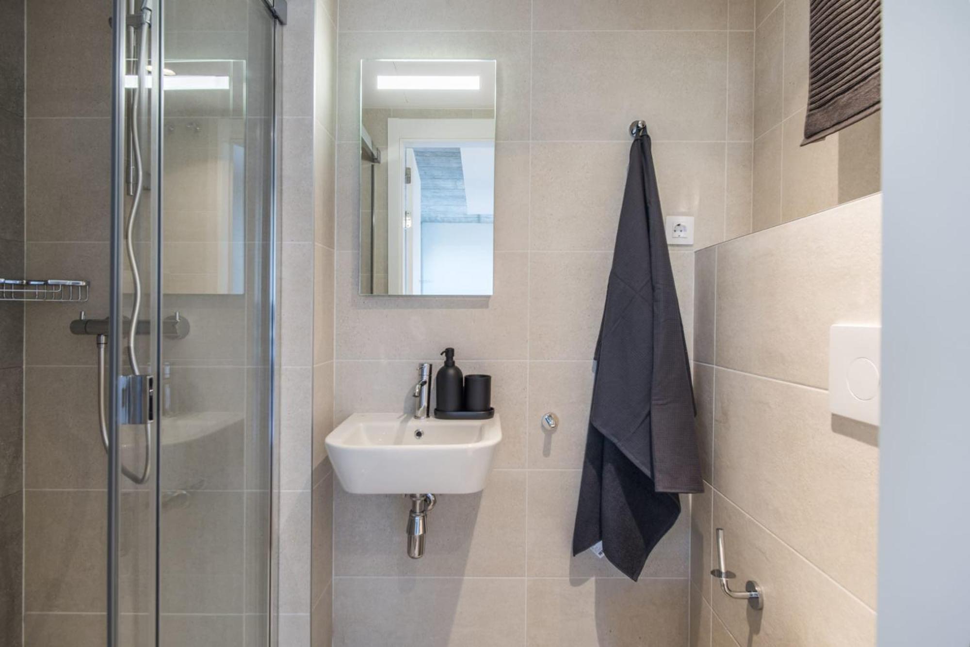 Apartment Aparto Cristobal De Moura Hall Of - Only For Students In *