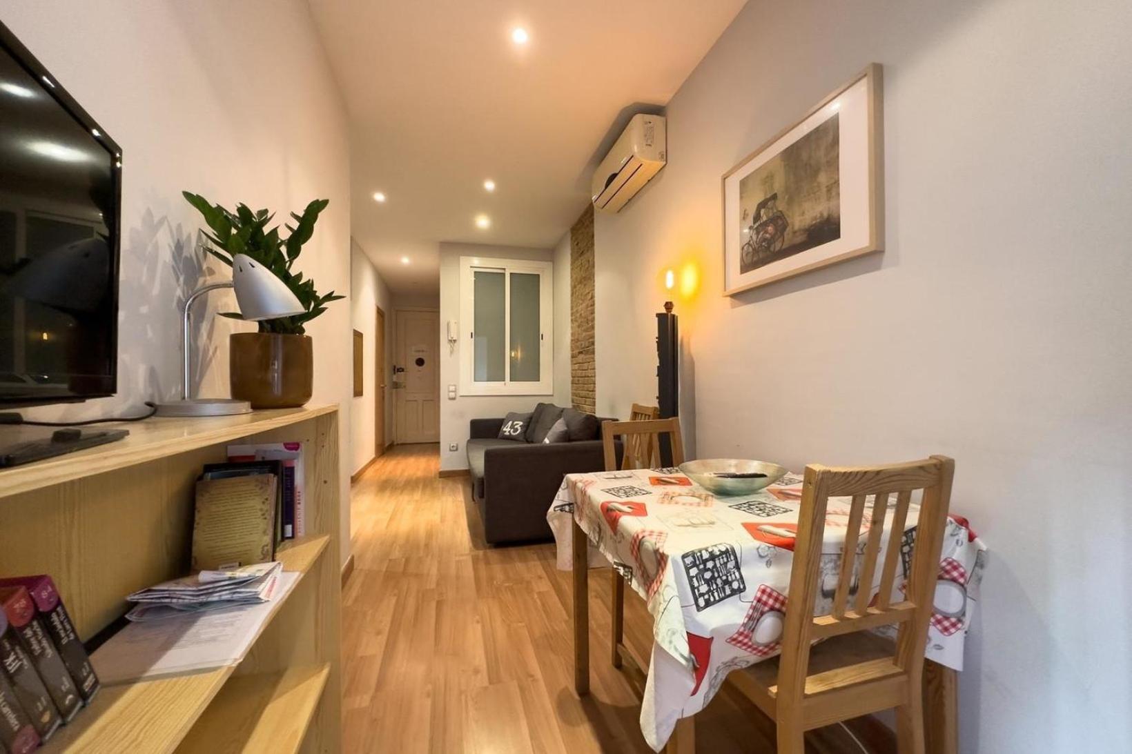 Apartment Fuer 3 Personen Ca 38 Qm In Barcelona-gracia, Costa Brava Costa Del Maresme Barcelona