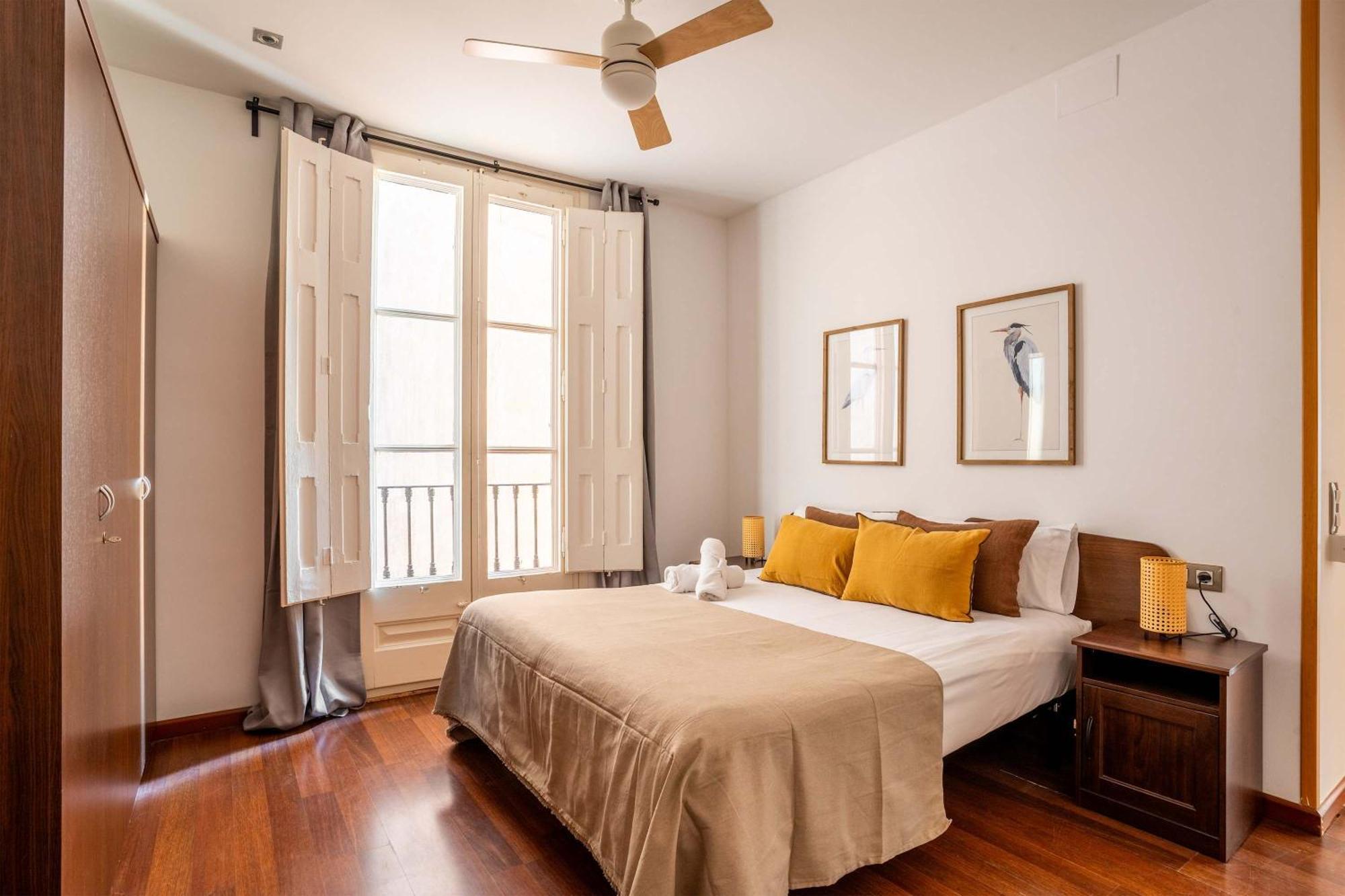 Plaza Urquinaona 3-bedroom *