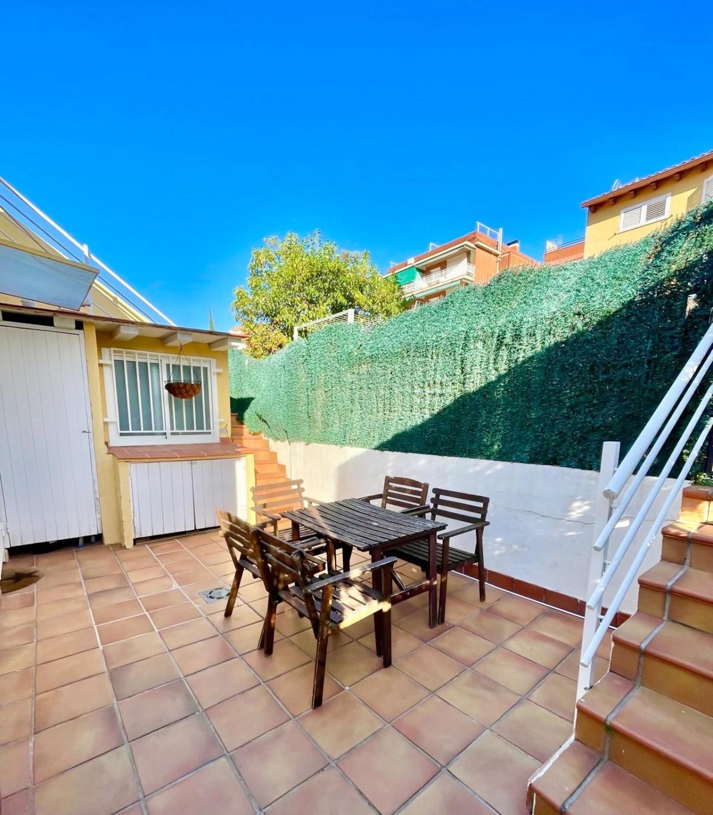 Casa Independiente-garden-views-2 Bedrooms Ferienhaus Barcelona