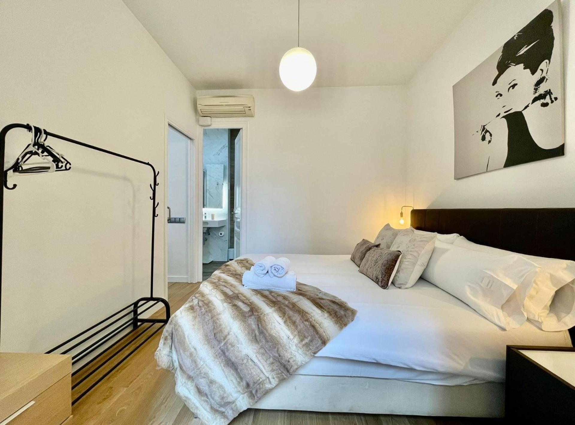 Barcelonaforrent The Gaudi Suites * Barcelona